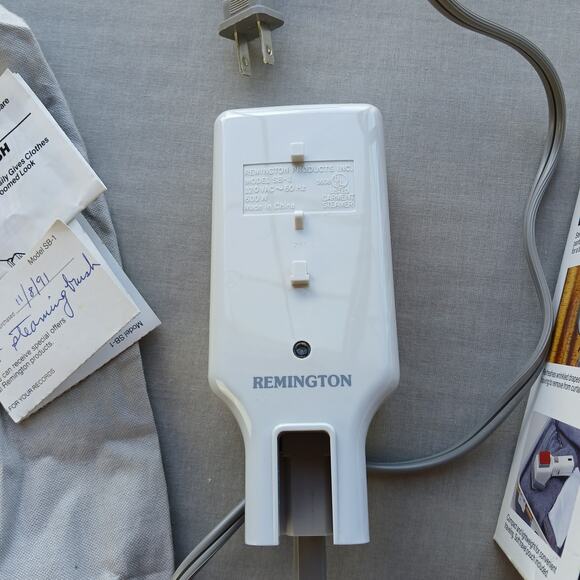 Remington Garment Steaming Brush handheld VTG wrinkle lint remover travel size - Picture 5 of 17